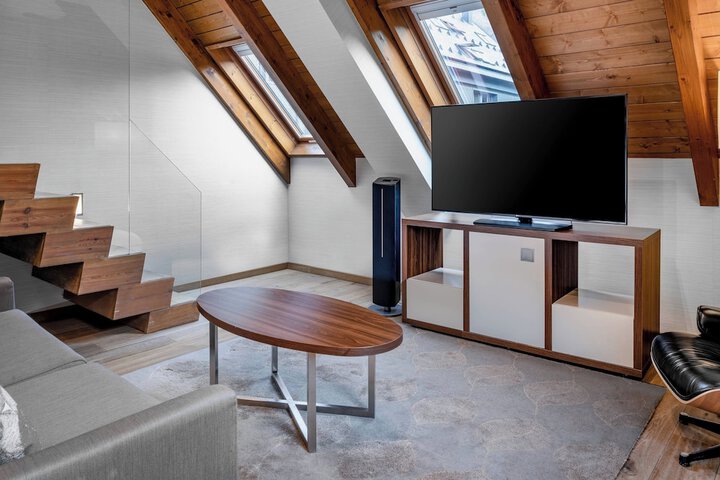 Room 33 of 120