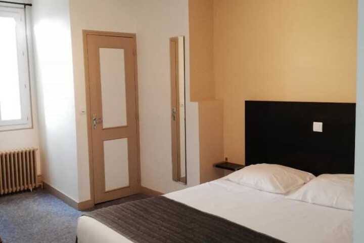 Room 2 of 10