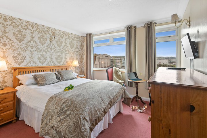 Room 4 of 24