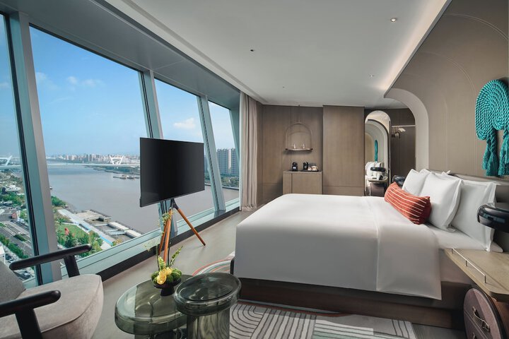 Room 4 of 93