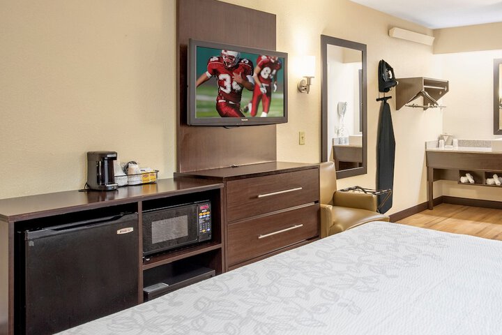 Standard King Bed Accessible (10 of 14)