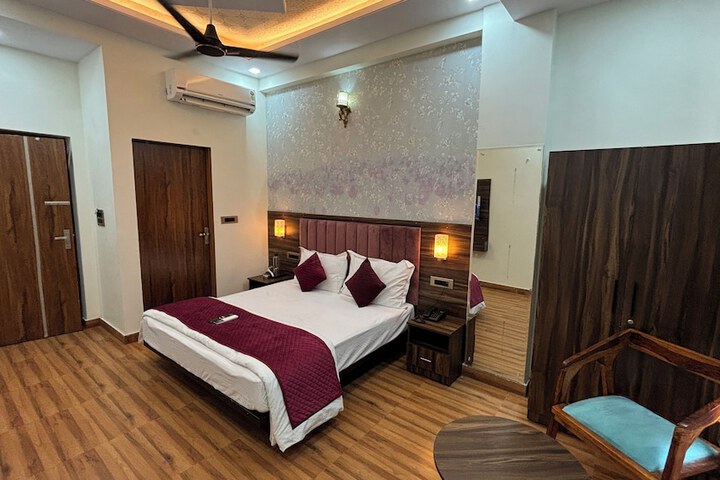 Room 12 of 21