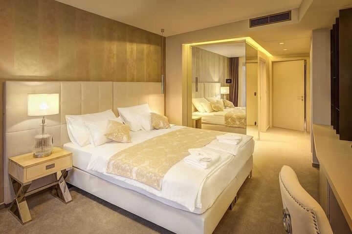 Room 3 of 22