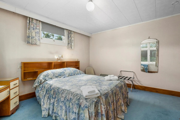 Room 7 of 14