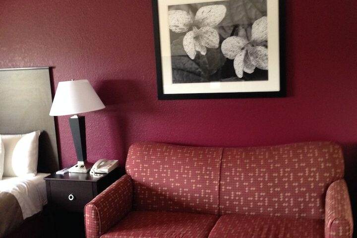 1 Queen Bed (3 of 22)