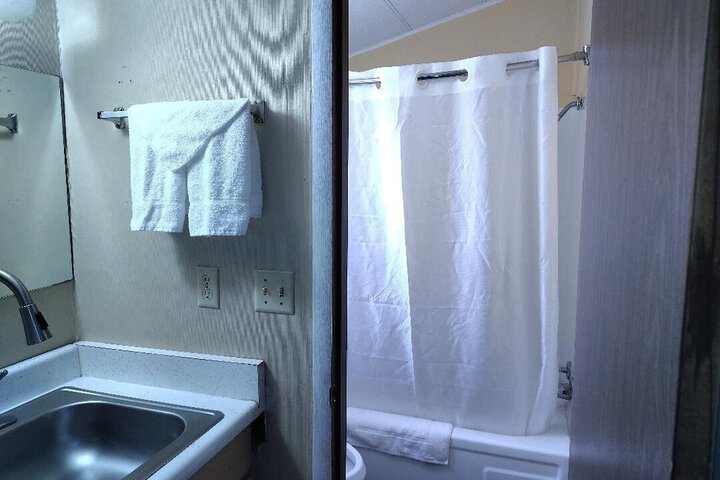 Room 7 of 9