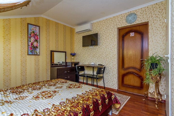 Room 10 of 67
