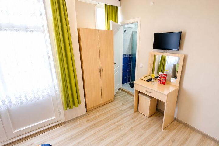 Room 12 of 50
