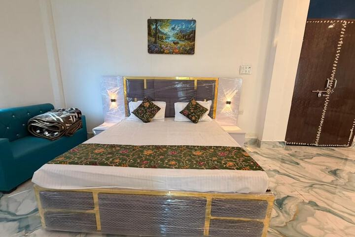 Room 43 of 69