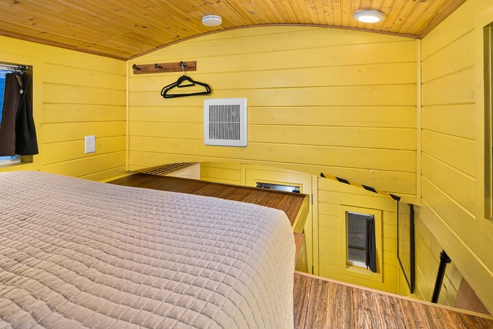 Room 15 of 152