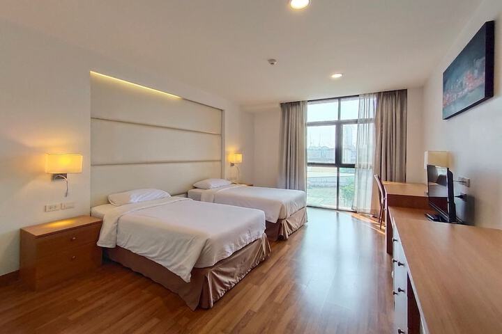 Room 44 of 102