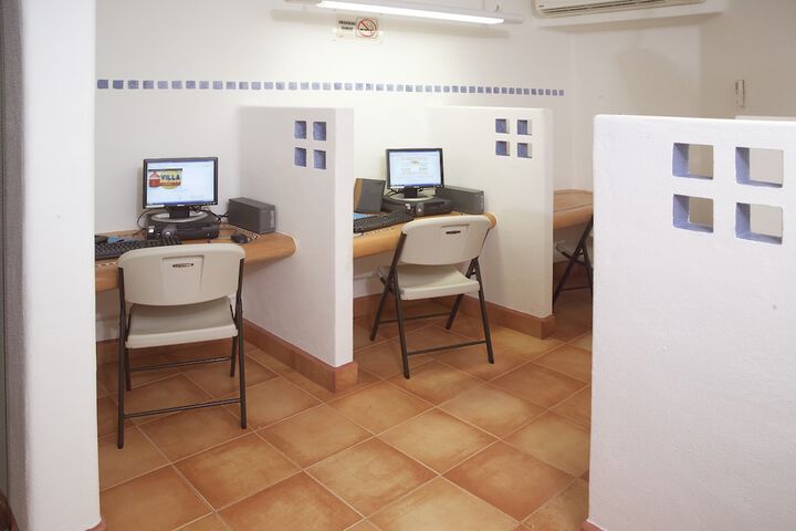 Business Center 42 of 57