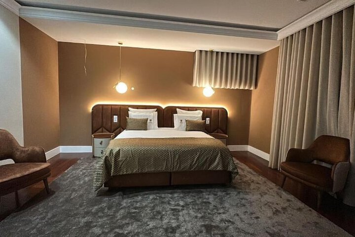 Room 4 of 48