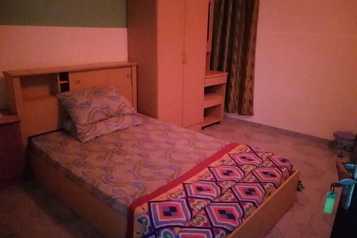Room 15 of 16