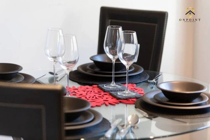 Dining 16 of 17
