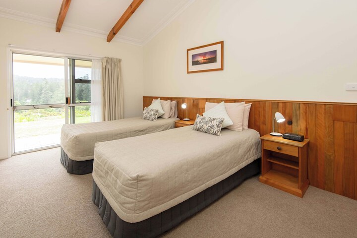 Room 3 of 48