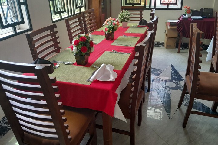 Dining 55 of 65