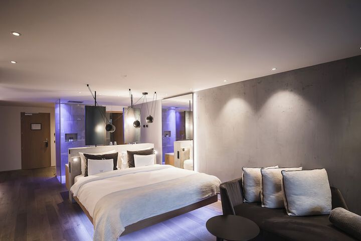 Room 2 of 79