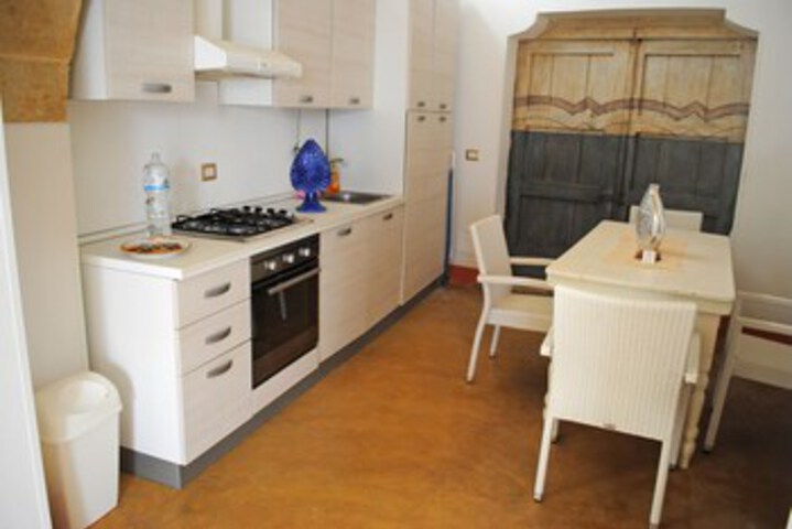 Room 10 of 24