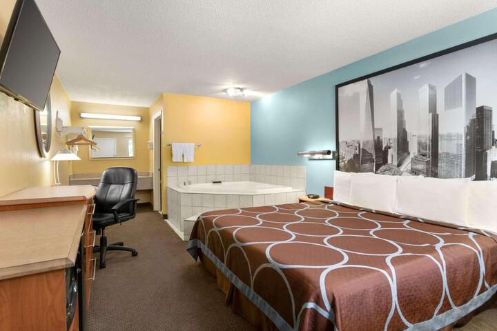 1 King Bed (3 of 5)