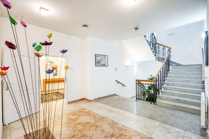 Entrance & Lobby