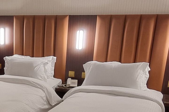 Room 10 of 19