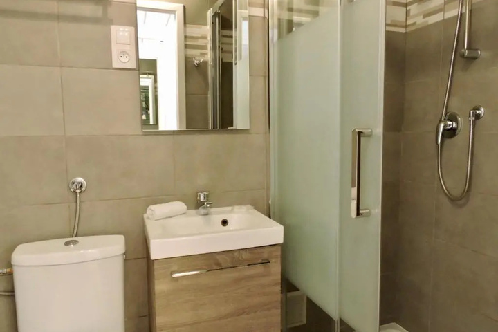 Room 6 of 20