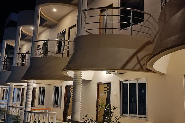 Hotel 7 of 12