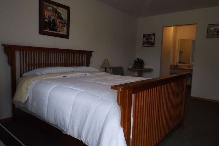 Room 4 of 32