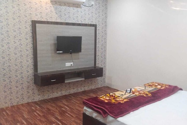 Room 6 of 22