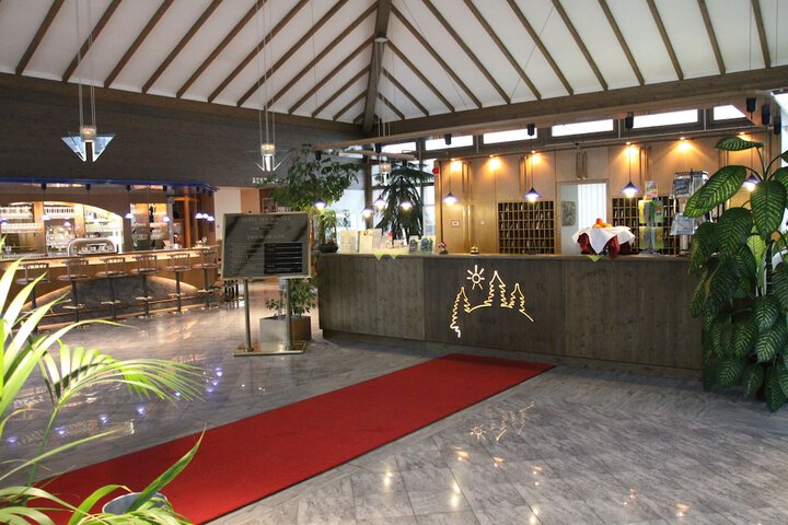 Entrance & Lobby