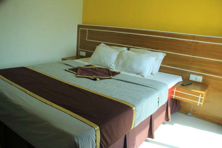Room 13 of 20