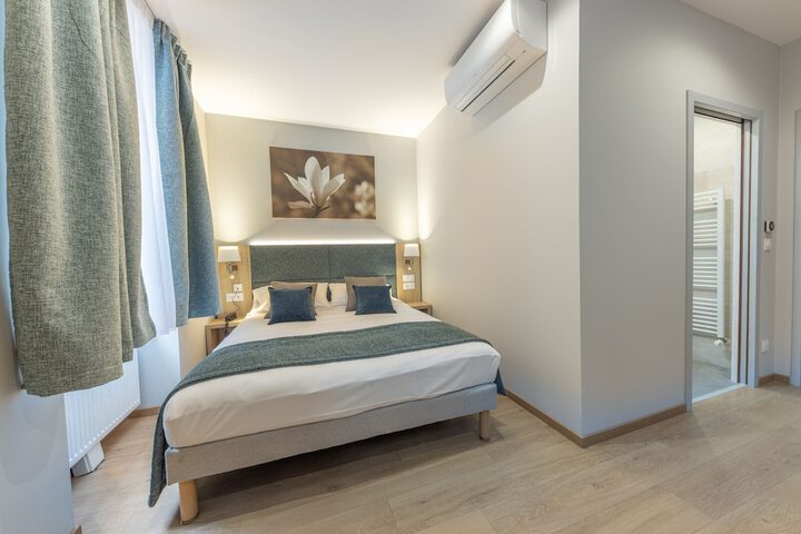 Room 4 of 17