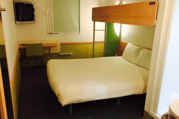 Room 4 of 62