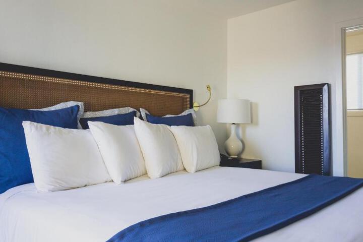1 Queen Bed (8 of 36)