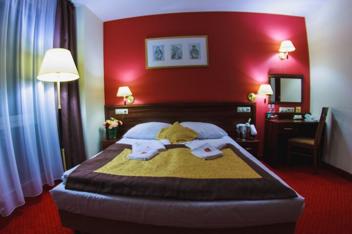 Room 11 of 31