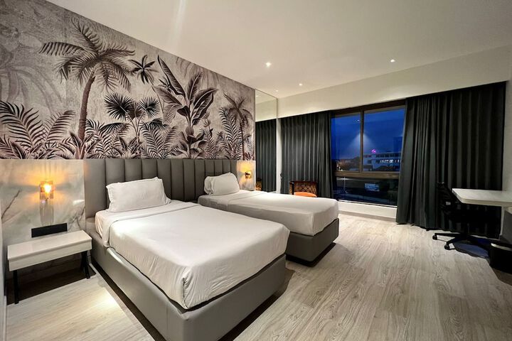 Room 26 of 38