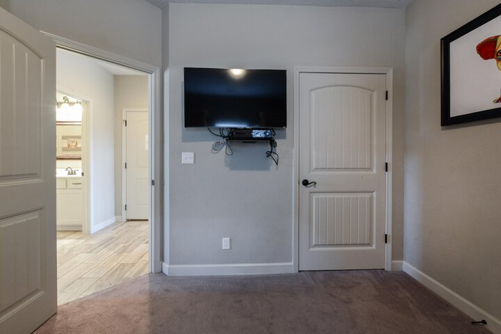 Room 2 of 27