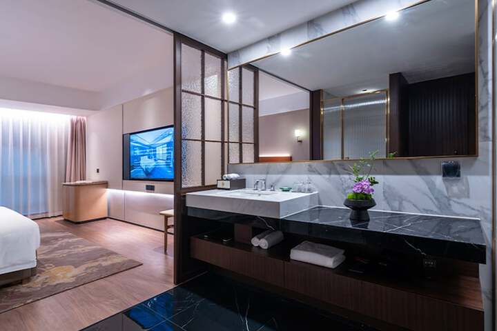 Room 21 of 54