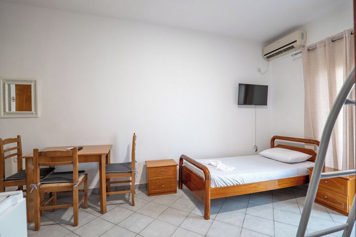 Room 35 of 81