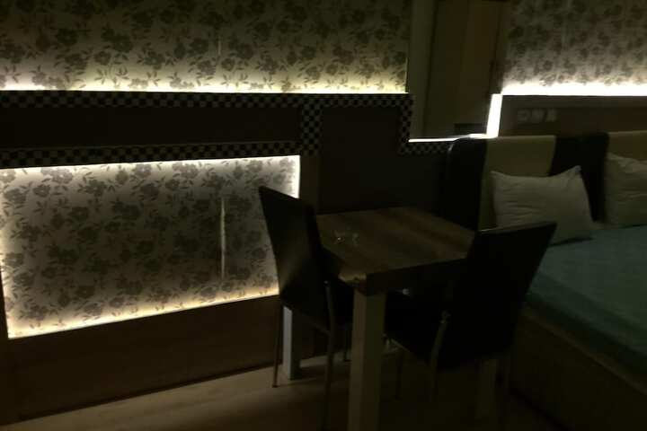 Lounge 32 of 50