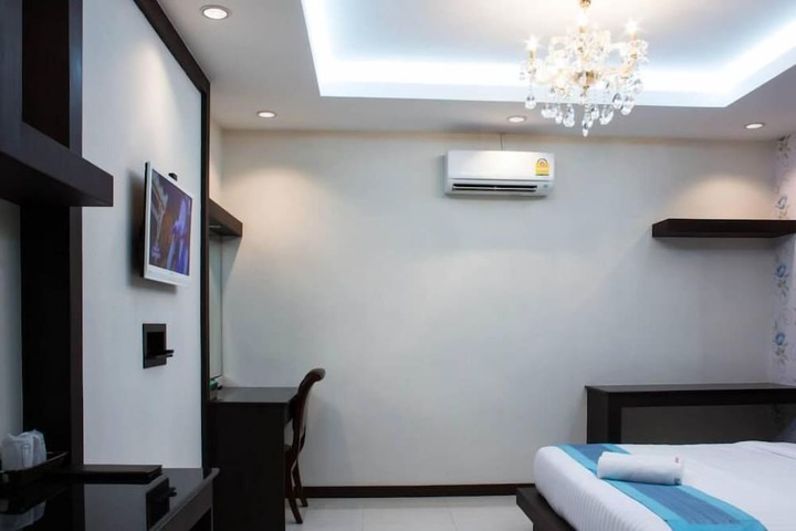 Room 16 of 26