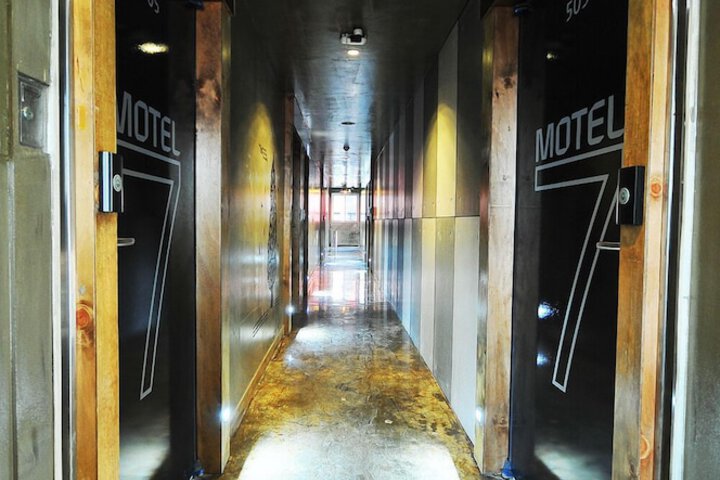 Ballroom/Hall 27 of 32