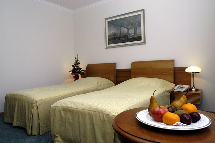 Room 10 of 26