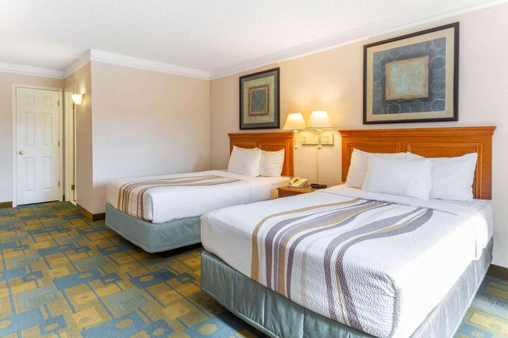 2 Double Beds Deluxe Room Courtyard View (1 of 10)