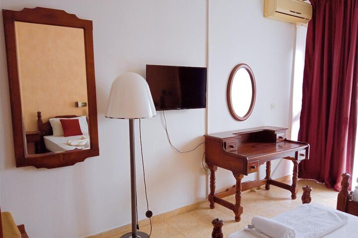 Room 9 of 34