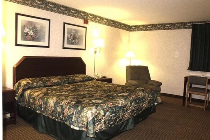 Room 4 of 16