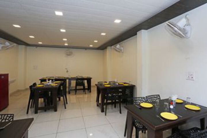 Dining 18 of 19