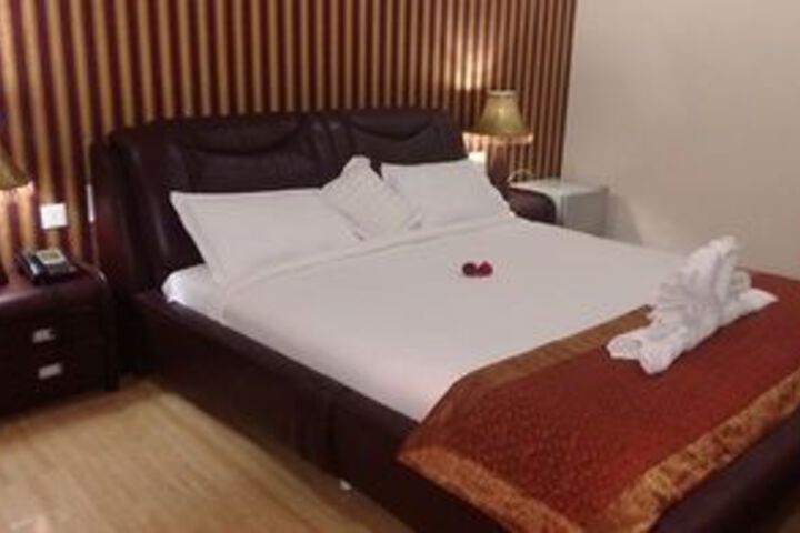 DAMORE RESORTS