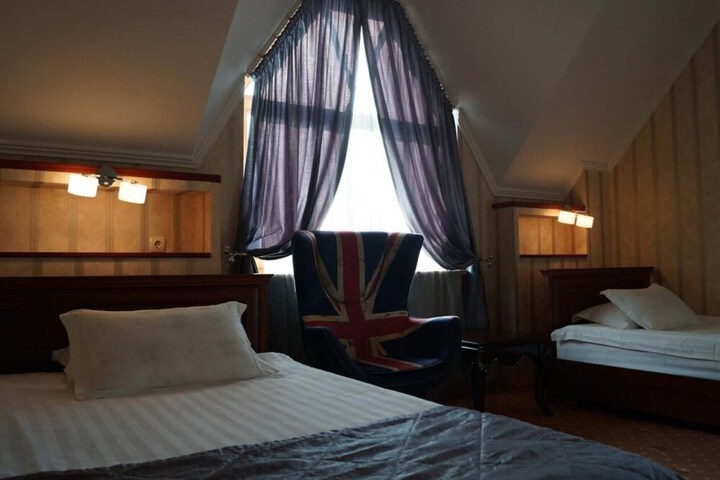 Room 3 of 47